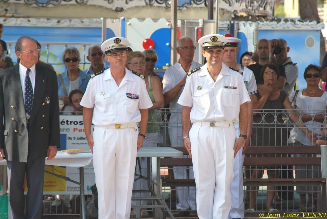 Le commandant, un officier du Var et le maire de Bandol