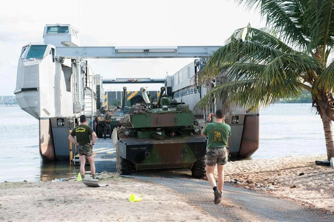 La batellerie du Mistral met à terre le Groupe tactique embarqué (GTE)
