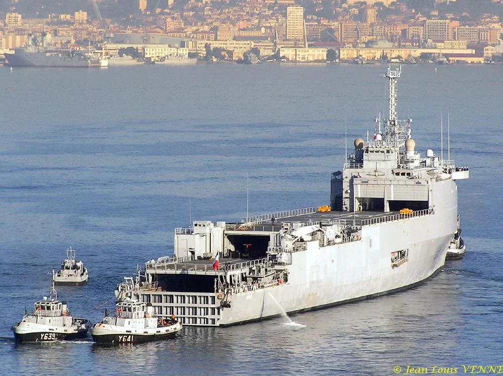 Le Siroco quitte le Lazaret pour Toulon