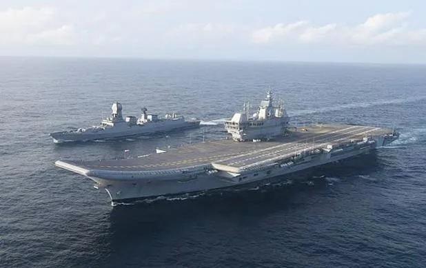 Le porte-avions indien INS Vikrant