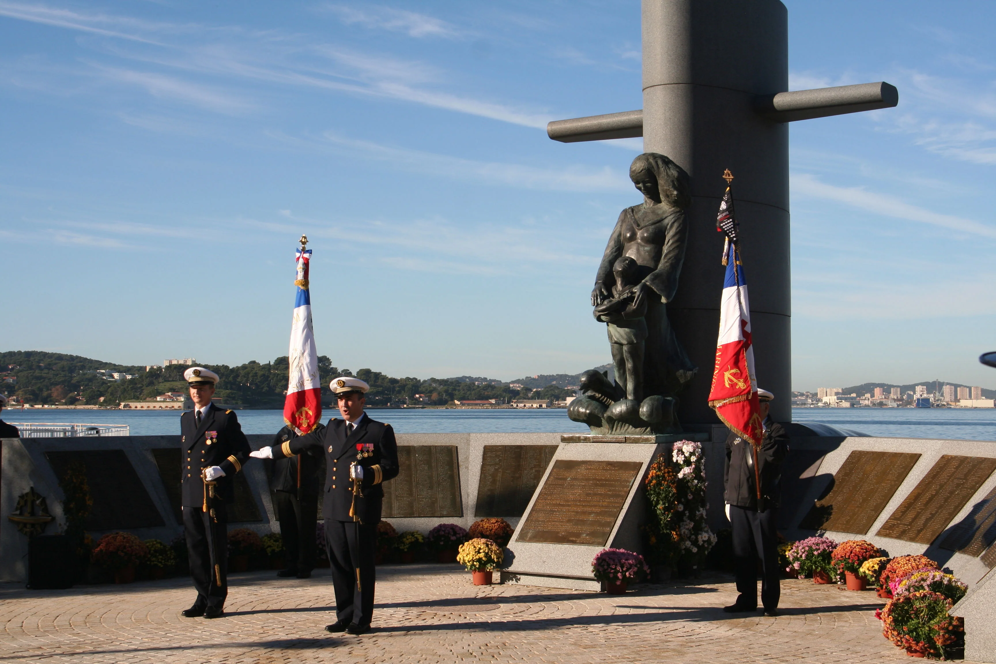 Le capitaine de vaisseau Stéphan Meunier fait reconnaître le nouveau commandant