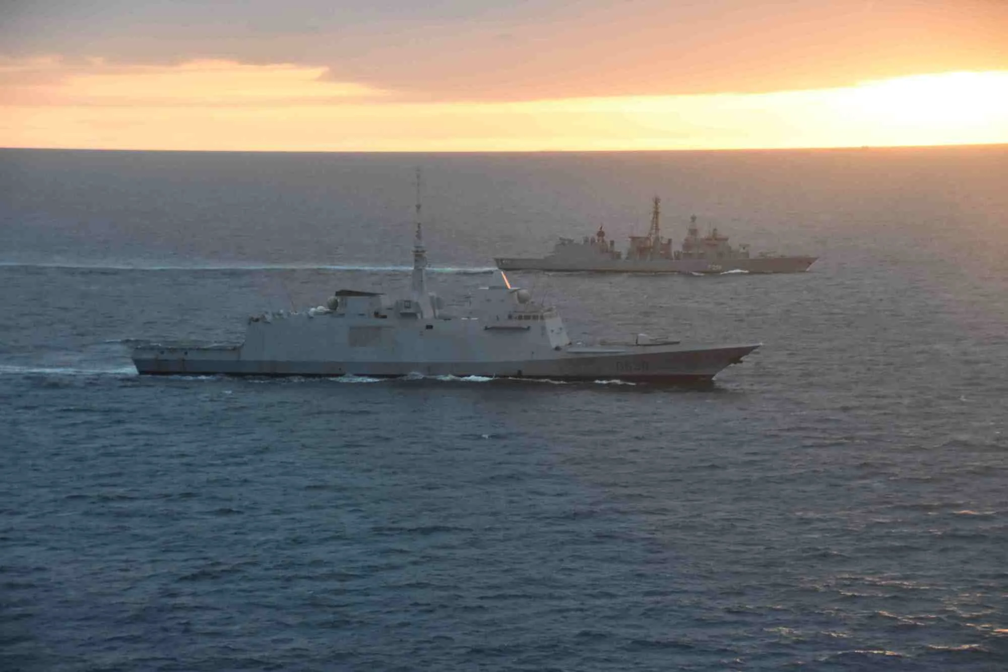 La frégate Aquitaine et la frégate allemande Lübeck