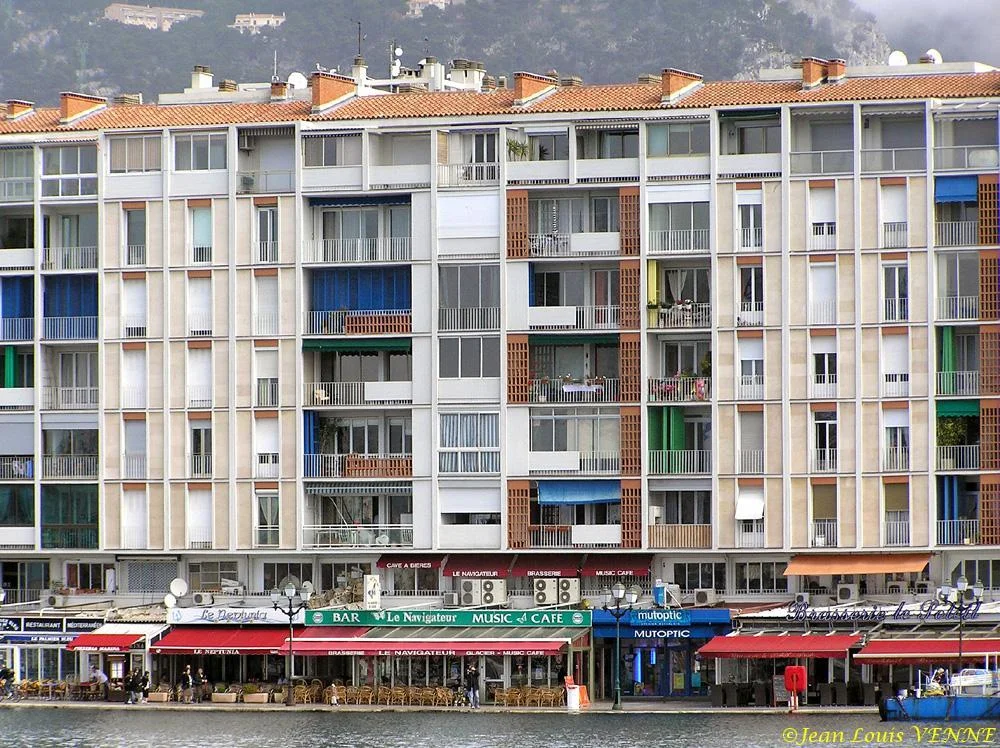 Toulon sous les nuages