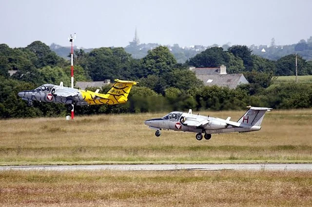 Décollage en formation de Saab 105-OE