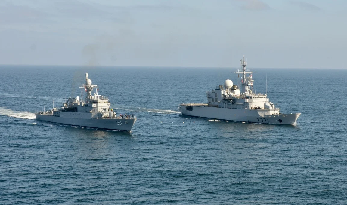 Le Prairial et une corvette péruvienne, le Ferre