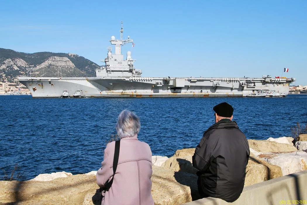 Le porte-avions Charles de Gaulle rentre de la mission Agapanthe