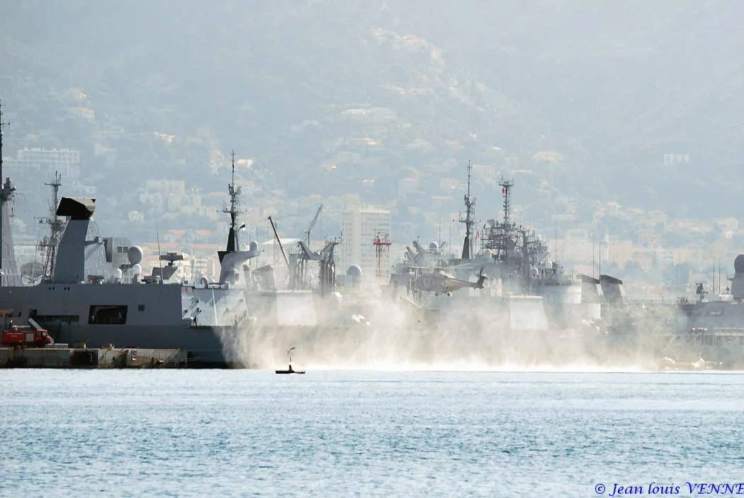 Appontage d’un NH90 sur le Chevalier-Paul