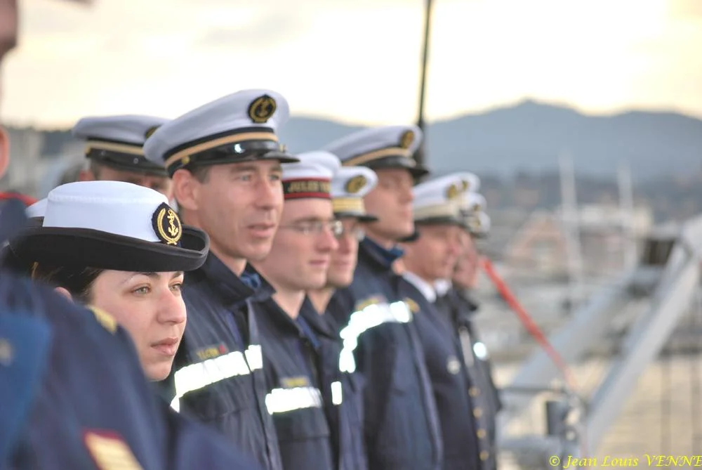 L'équipage aux postes de bande