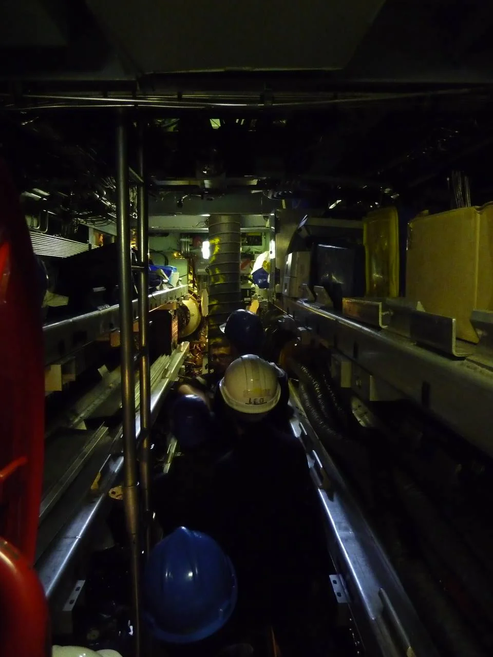 Des élèves d’un lycée de Toulon en visite à bord d'un sous-marin nucléaire d'attaque