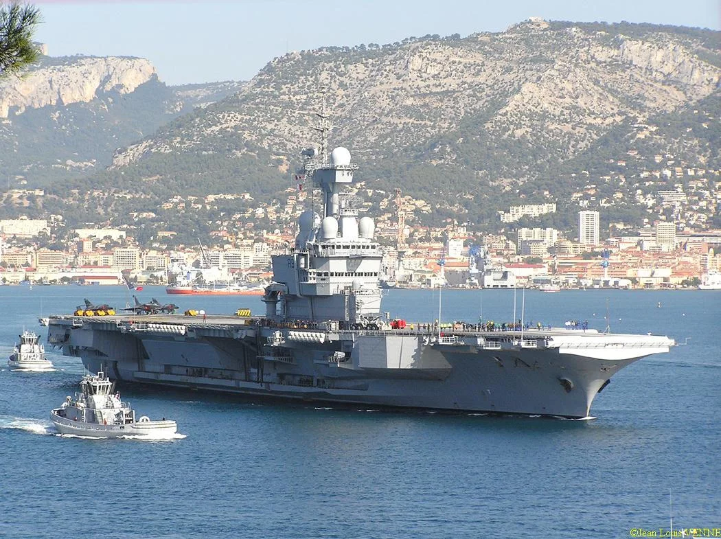 Le Charles de Gaulle prend la mer