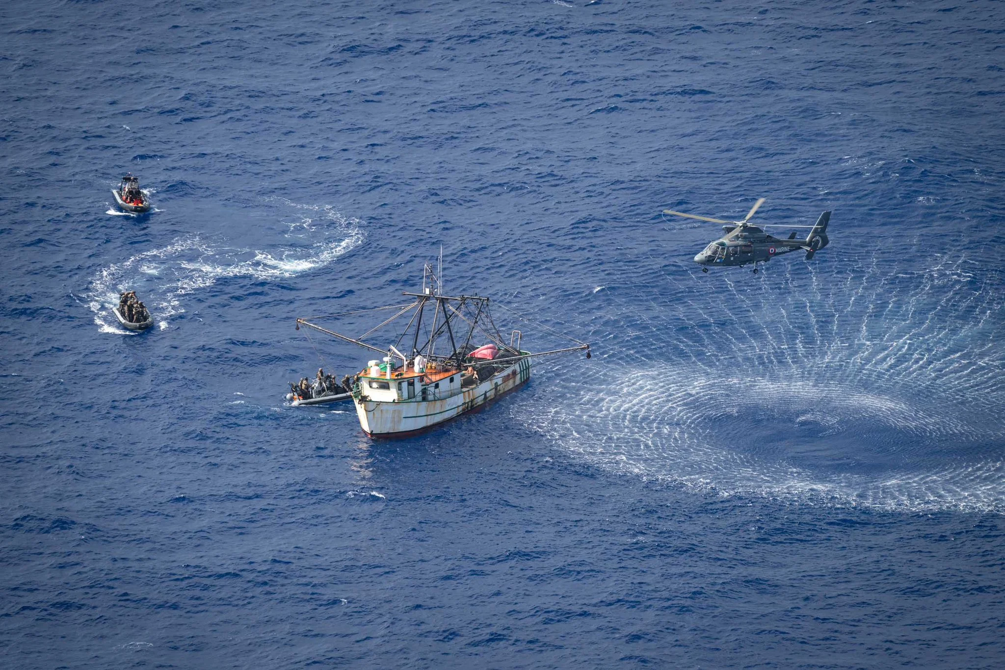 Un bateau de pêche intercepté au large des côtes d’Afrique de l’Ouest transporte 10t de cocaïne