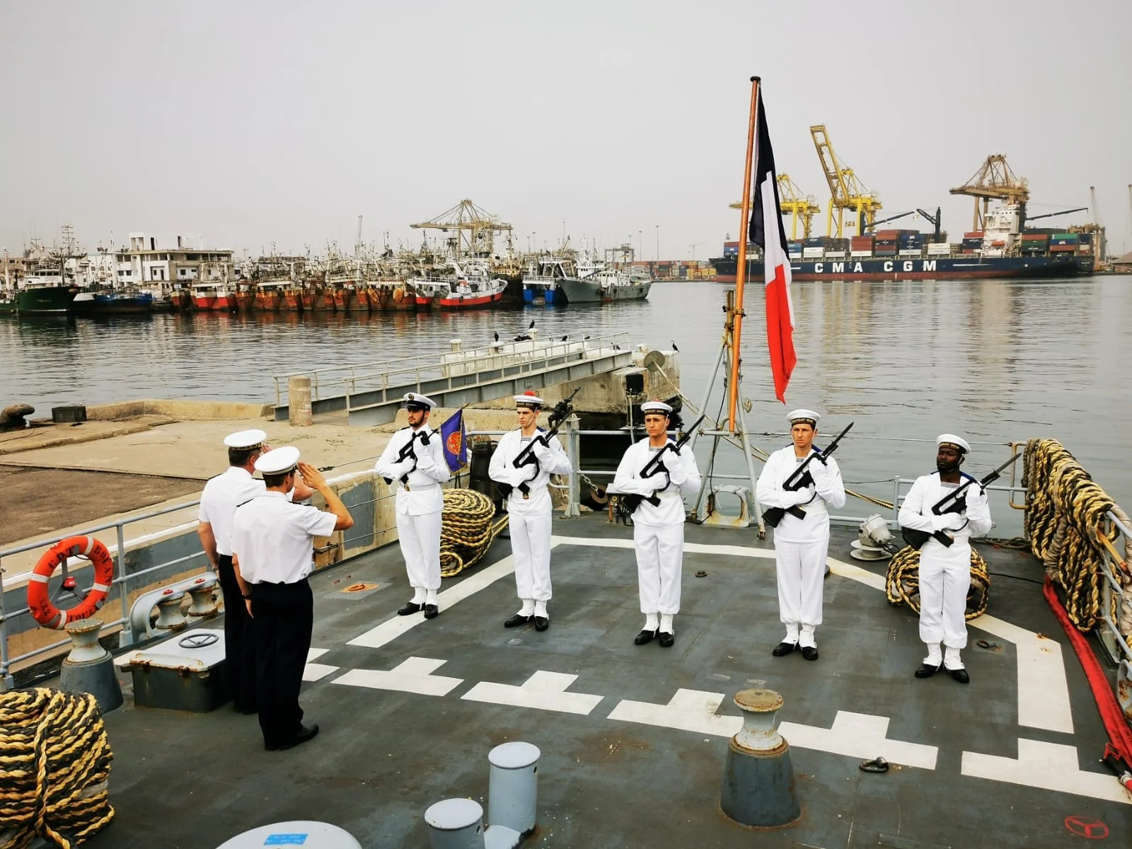 Le vice-amiral d’escadre Jean-Louis Lozier, CECLANT, accueilli à bord du Commandant Bouan