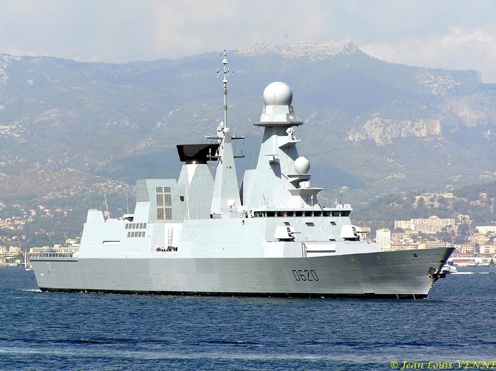 Le Forbin appareille de Toulon