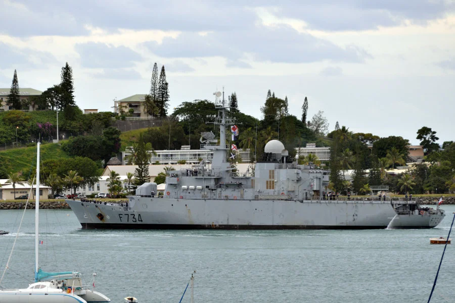 La frégate Vendémiaire rentre dans le port de Nouméa