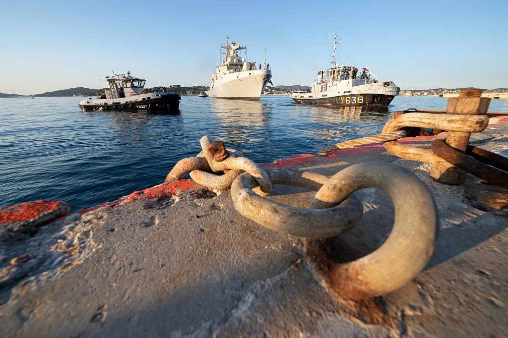 La frégate algérienne Erradii accoste à Toulon