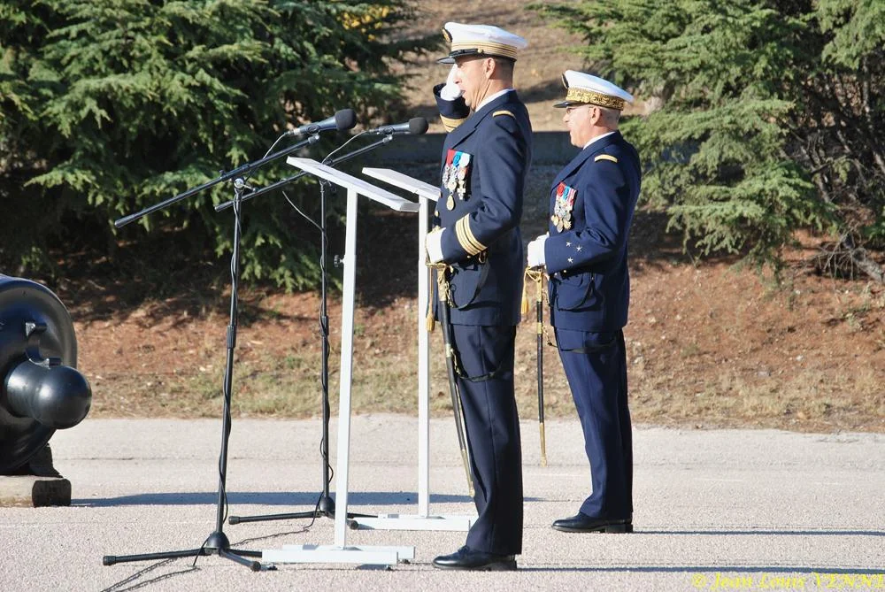 Présentation aux drapeaux du CIN Saint-Mandrier 