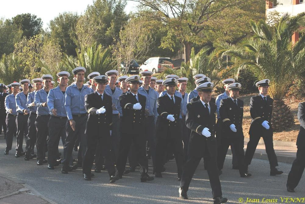 Présentation aux drapeaux du CIN Saint-Mandrier