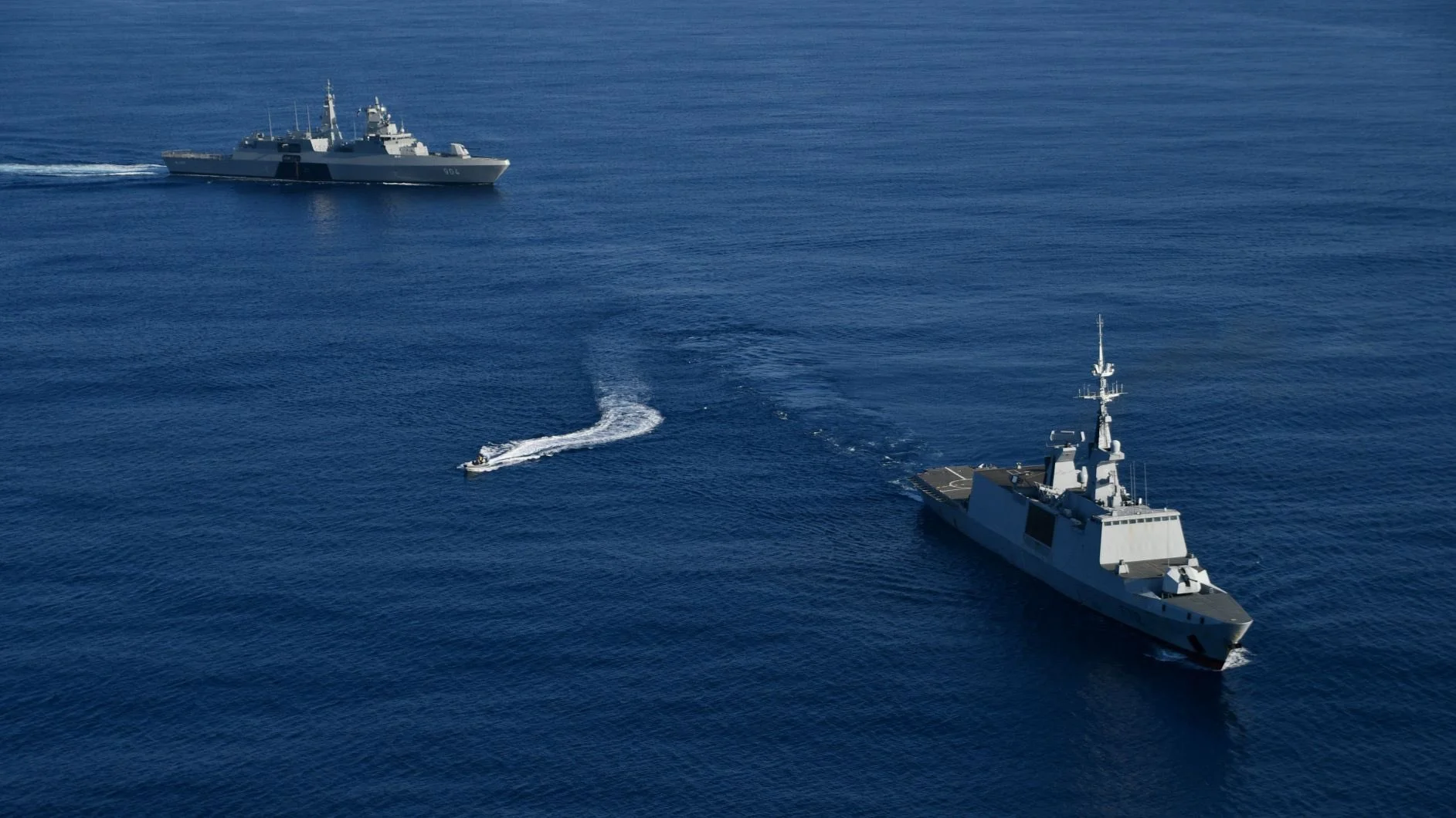 La frégate Courbet et une frégate égyptienne