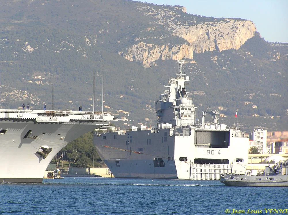 Le Charles de Gaulle appareille pour des essais aviation