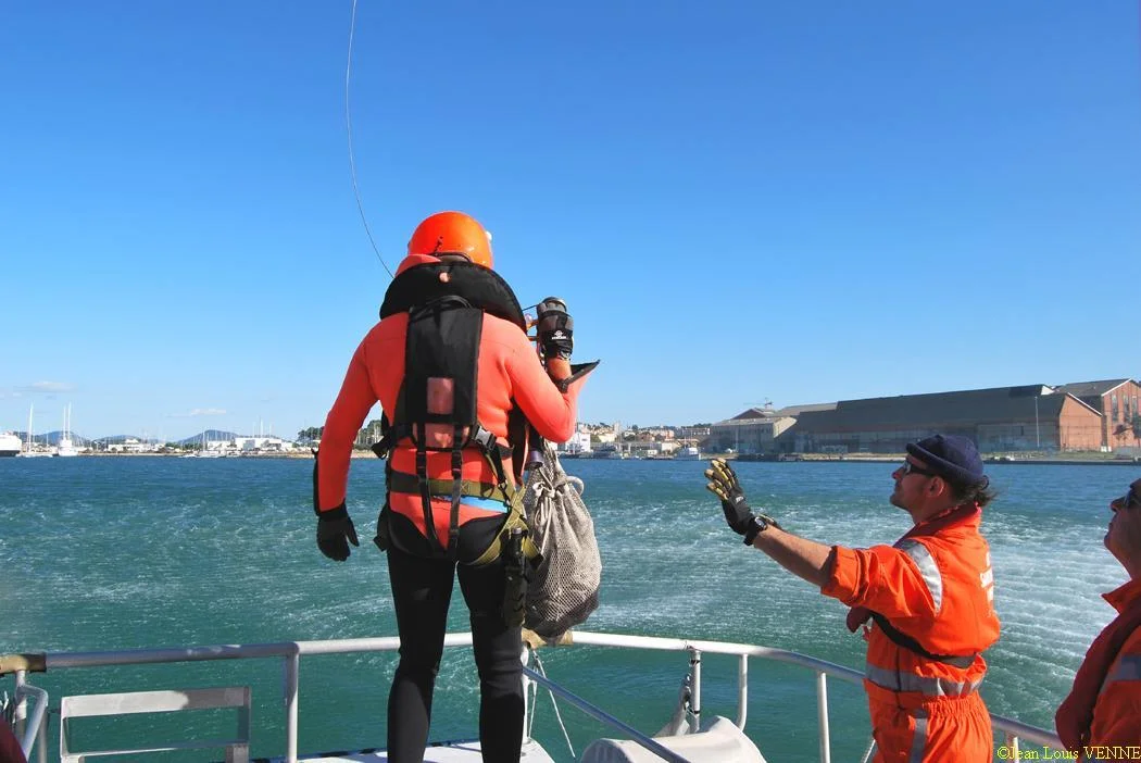Le plongeur de l'hélicoptère