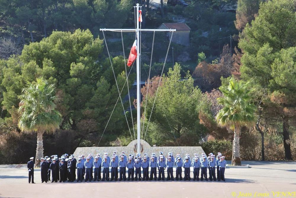 Présentation aux drapeaux du CIN Saint-Mandrier 