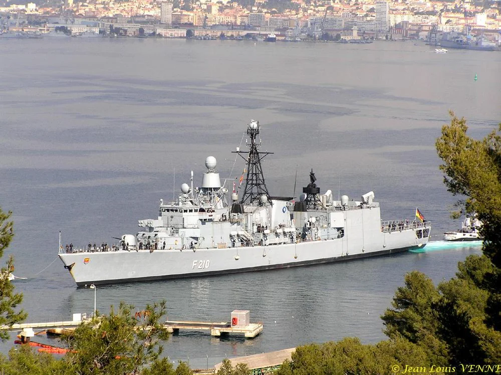 La frégate allemande Emden à Toulon