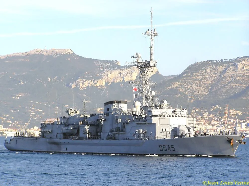 La frégate La Motte-Picquet quitte définitivement Toulon