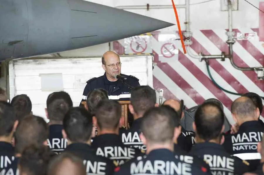 Le chef d’état-major de la Marine s’adresse à l'équipage du porte-avions Charles de Gaulle 