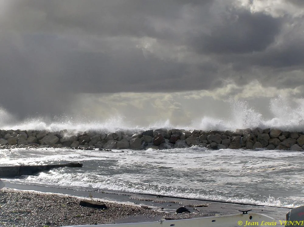 Mer agitée sur la plage de St-Elme