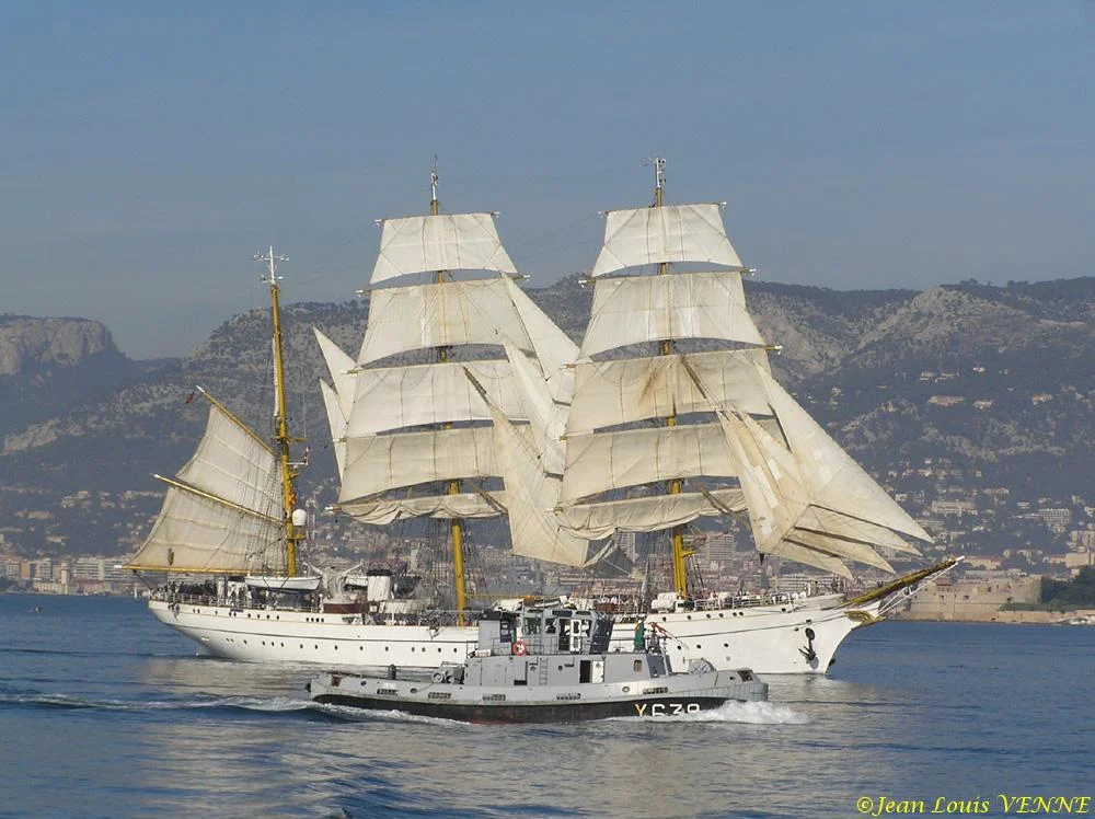 Autour du voilier Gorch Fock