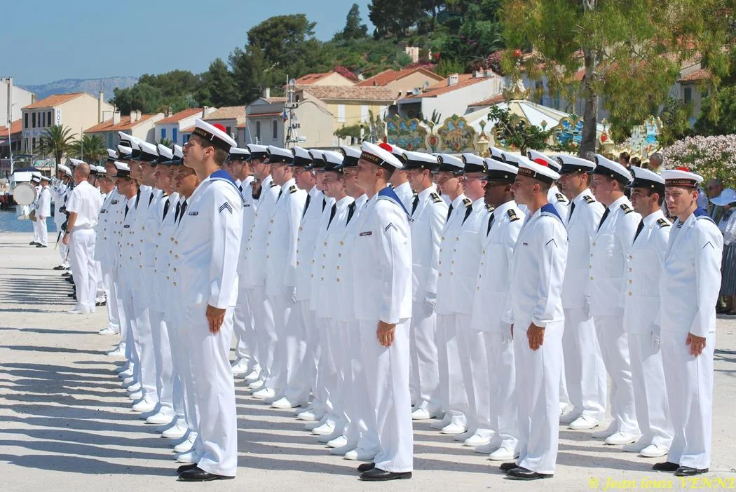 Le CIN de St Mandrier commémore l’appel du 18 juin devant la mairie