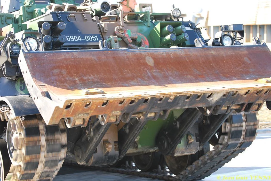 L'Engin Blindé du Génie débarque du L-CAT