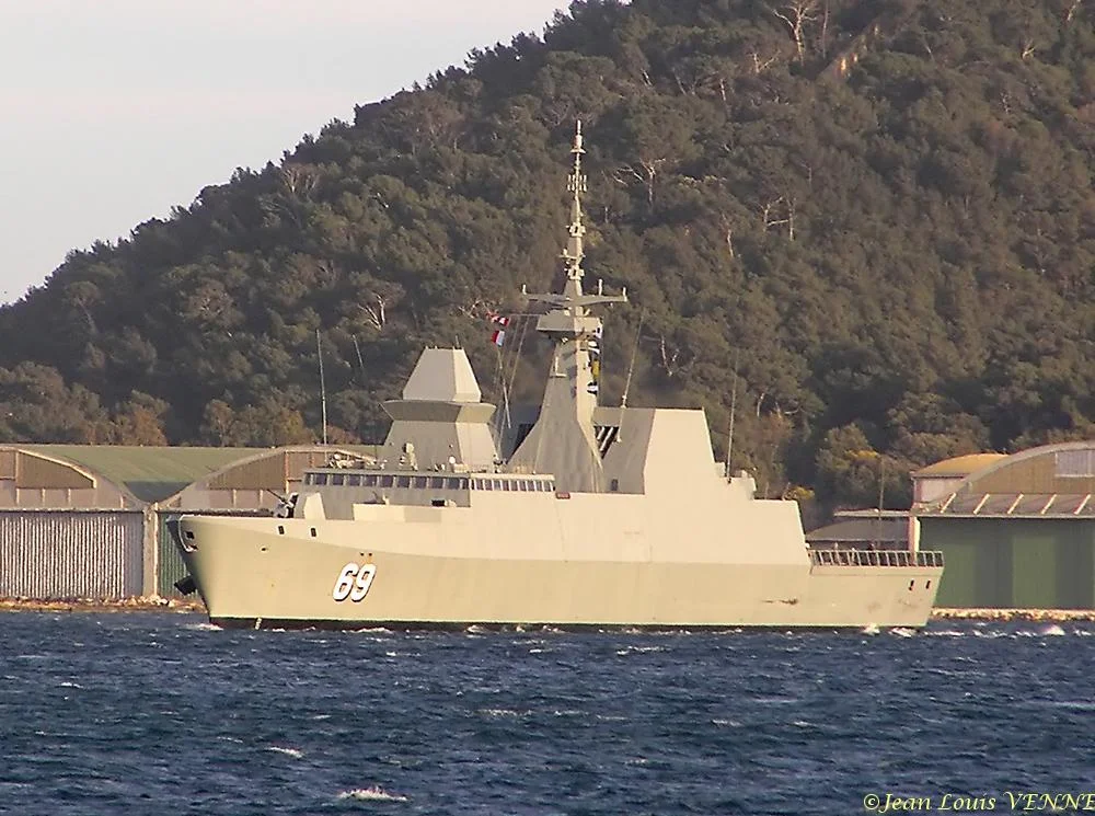 Arrivée Ã  Toulon de la frégate RSS Intrepid