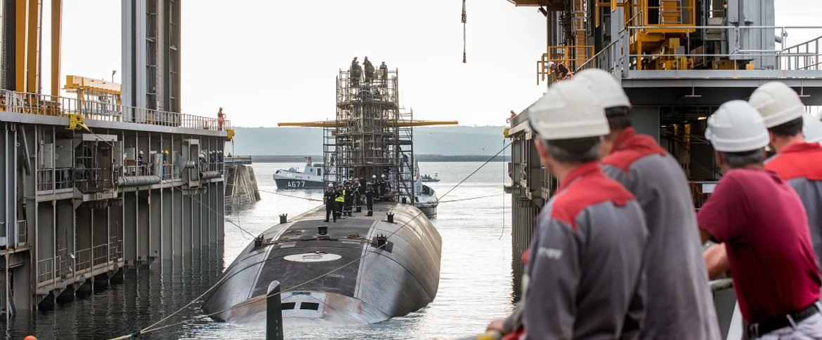 Le SNLE Le Téméraire quitte son bassin à Brest