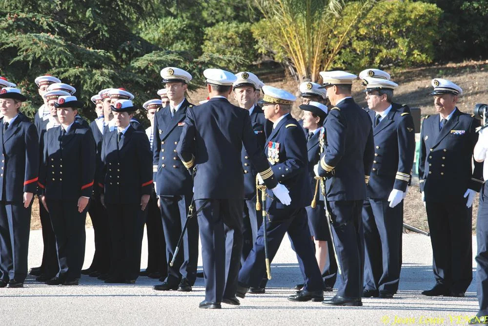 Présentation aux drapeaux du CIN Saint-Mandrier 