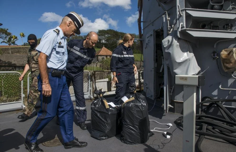 La frégate Germinal intercepte un Go Fast transportant du cannabis