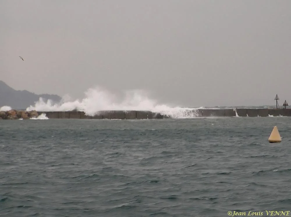 La digue qui protÃ¨ge la rade de Toulon