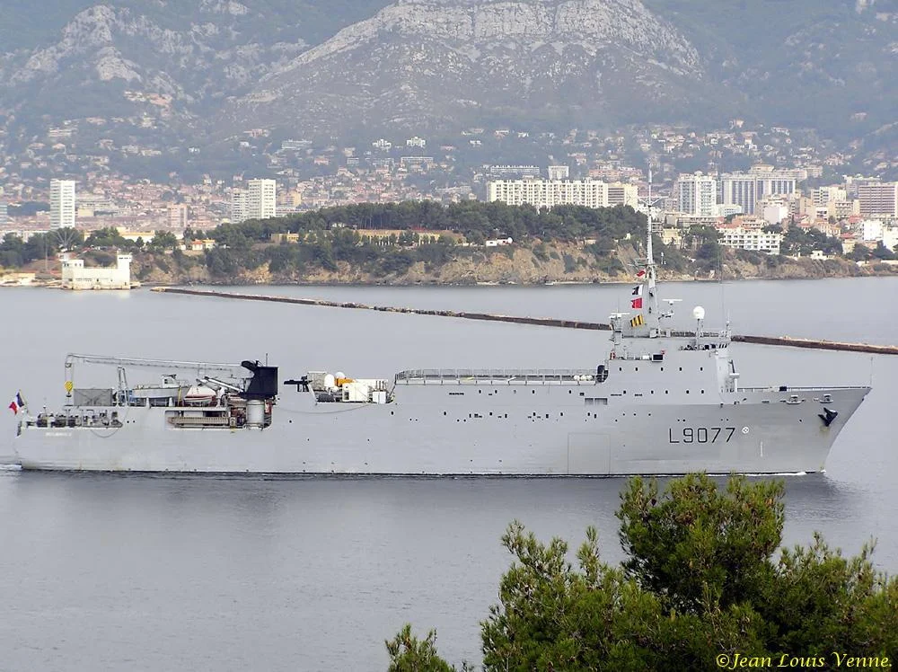 Le Bougainville appareille de Toulon