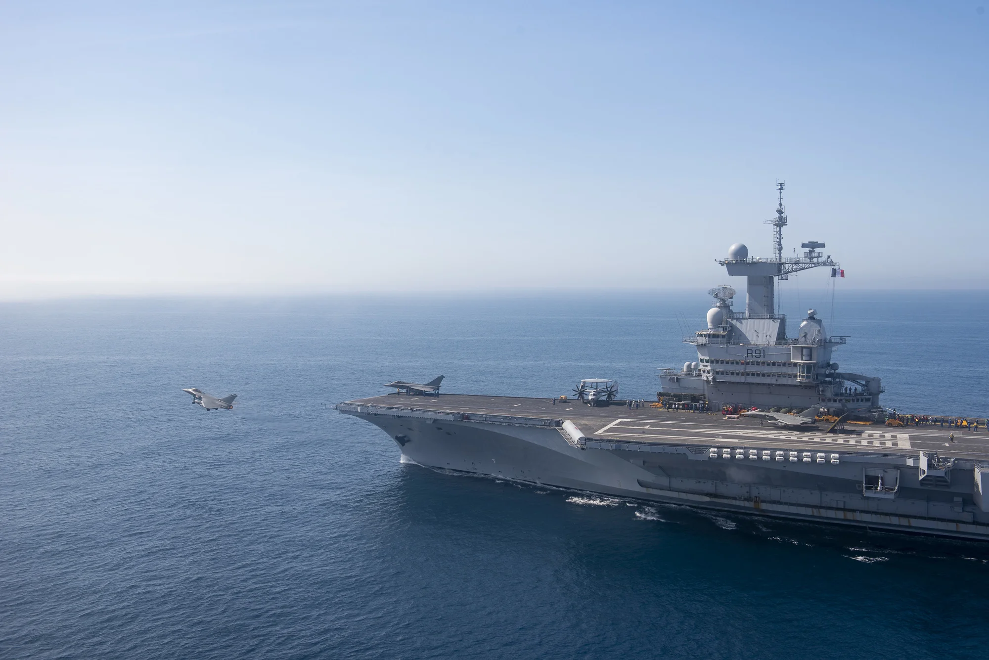 Un chasseur Rafale Marine décolle du Charles de Gaulle