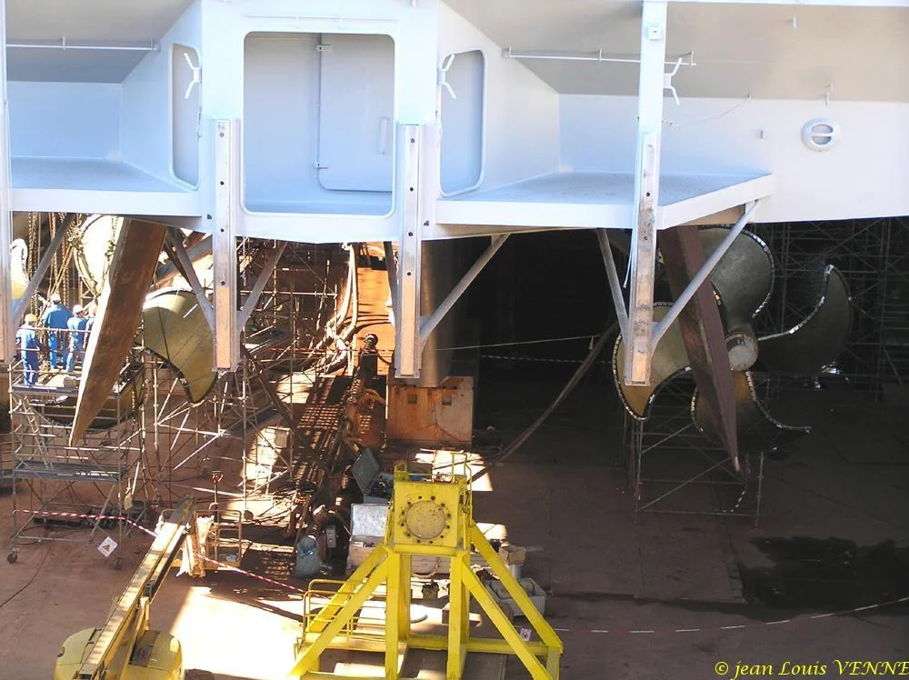 Les hélices du porte-avions