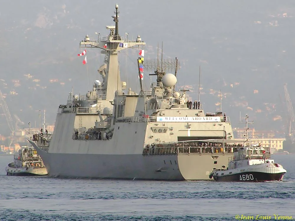 Le destroyer lance-missiles CHUNGMUGONG YI SUN SHI