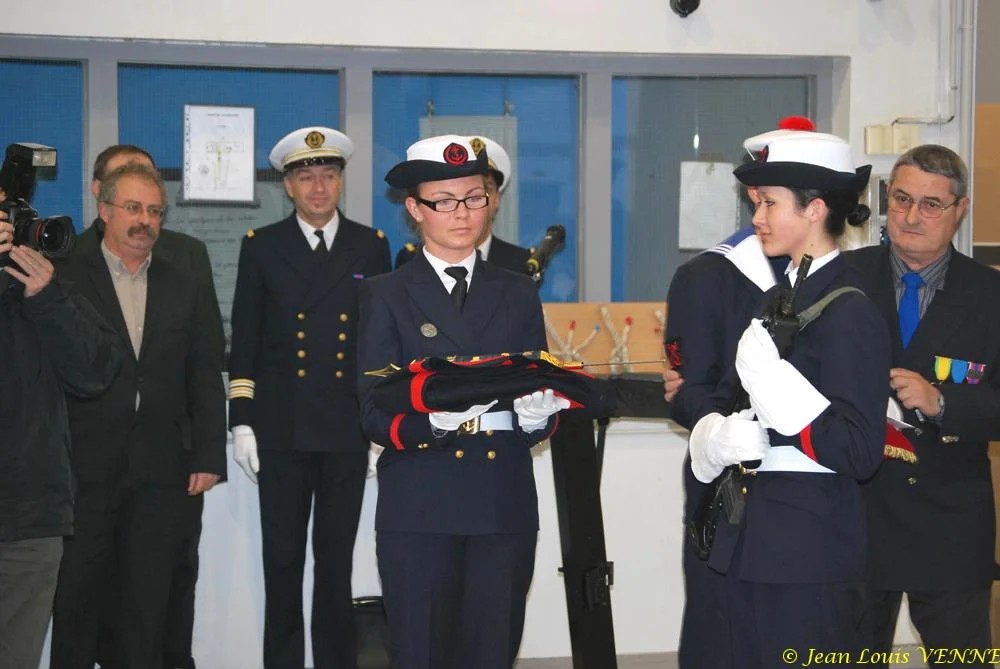 Présentation au fanion des stagiaires du centre PMM de La Seyne sur Mer