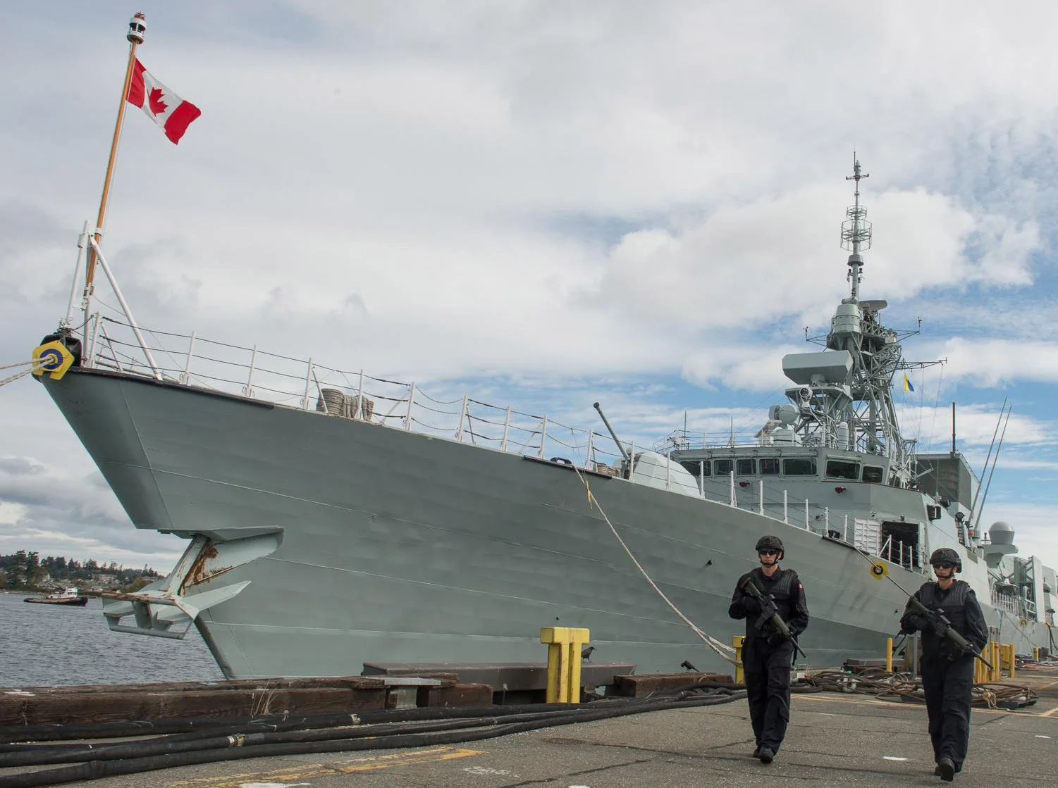 Une équipe de sécurité navale de la marine canadienne