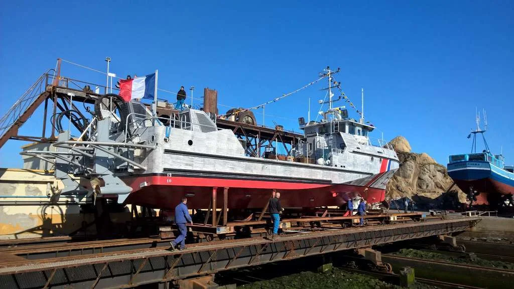 Mise à l’eau de la Caouanne : un nouveau moyen de lutte contre la pêche illégale en Guyane