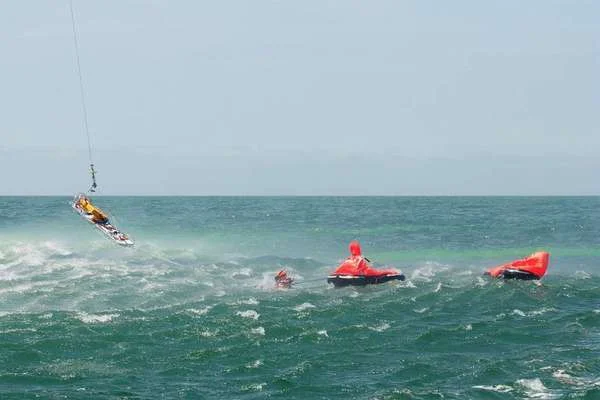 Exercice interarmées de recherche et de sauvetage en mer suite à un crash aérien