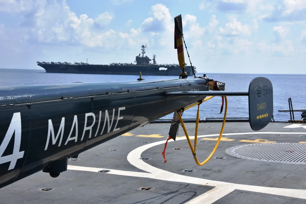 L’USS John. Stennis vu depuis la plateforme hélicoptère du Vendémiaire