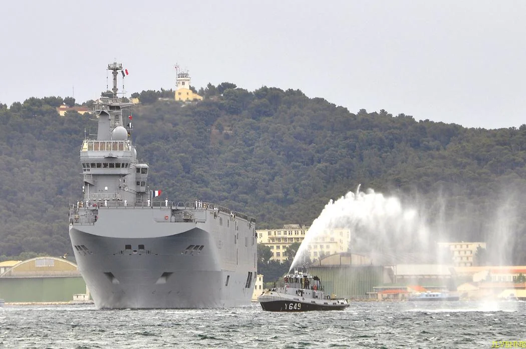 Arrivée du BPC Dixmude à Toulon
