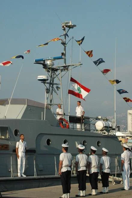 Cérémonie de cession de la vedette française DF41 Avel Gwalarn au Liban