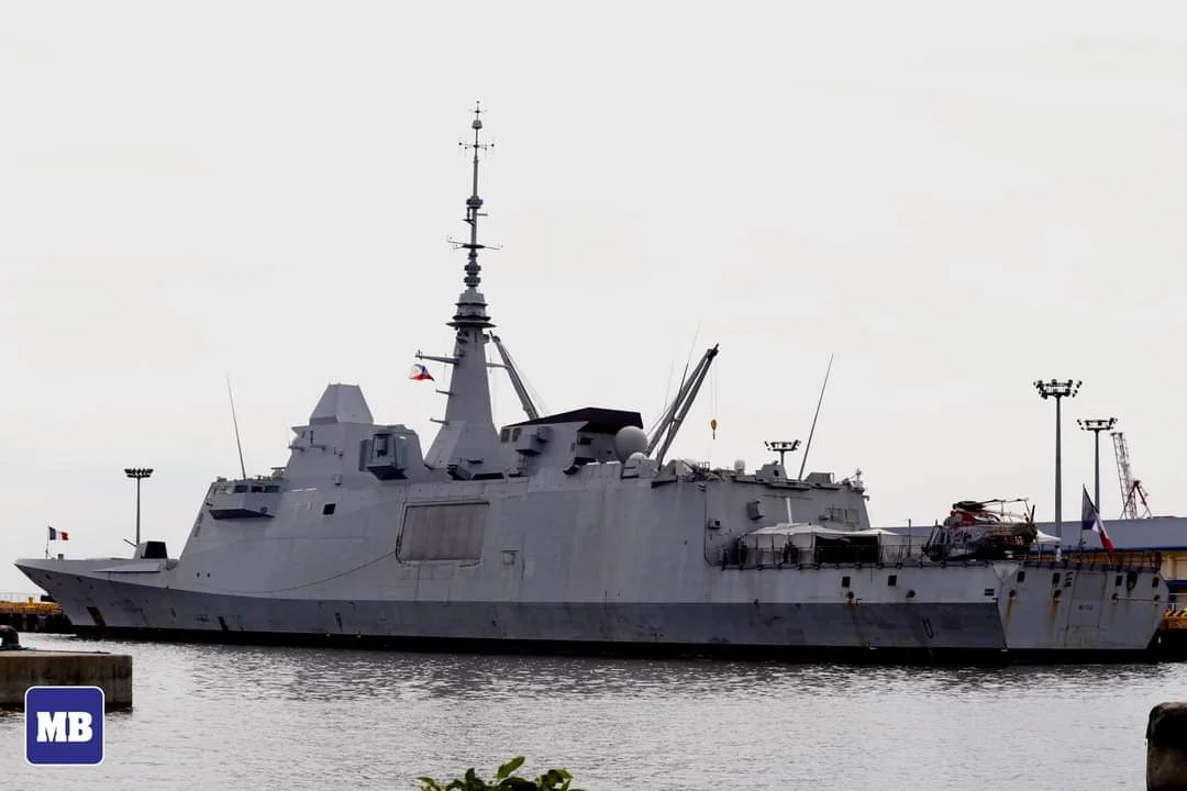 La frégate Bretagne dans le port de Manille (Philippines)