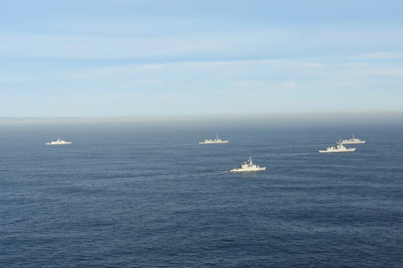 Passex entre le Vendémiaire, des bâtiments australiens et japonais